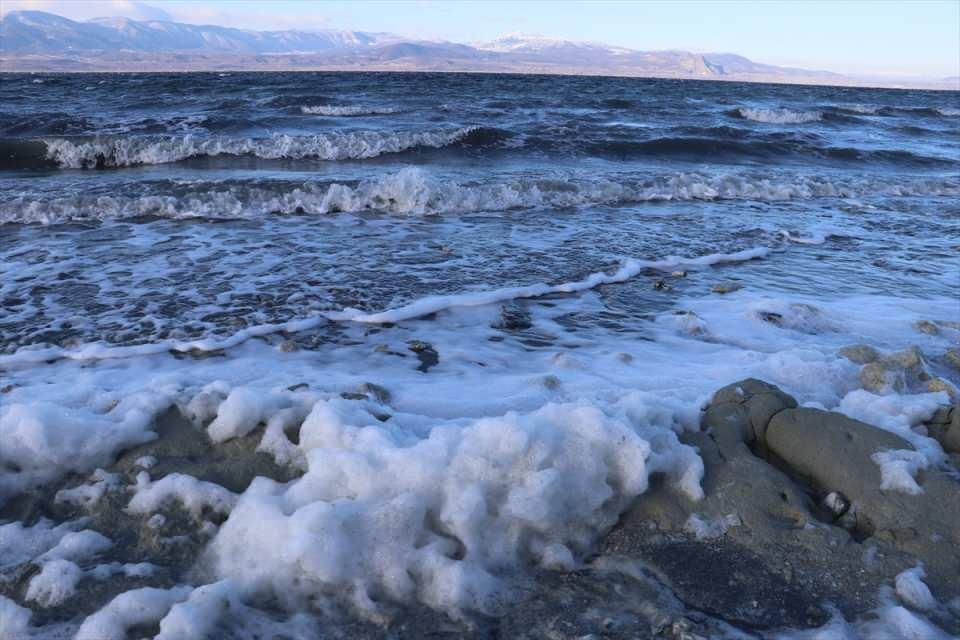 <p>Gölde en son köpüklenme 16 Aralık 2021'de görülmüştü.</p>