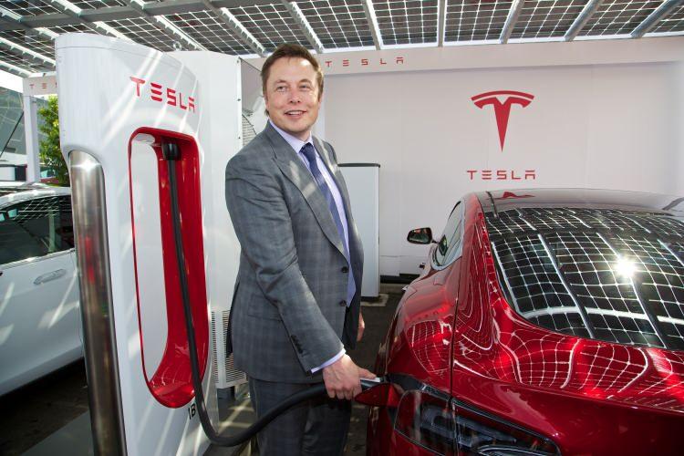 <p>Öte yandan Tesla Türkiye'ye sadece elektrikli otomobillerini değil, aynı zamanda şarj altyapısı olan Supercharger'ı da getirecek. </p>
