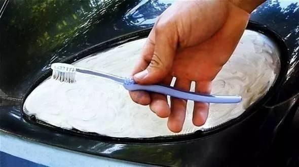 <p>Sonra peçete veya havlu tercihiniz ne ise yaklaşık 3-4 dakika kadar farı güzelce ovalamaya başlıyoruz.</p>

<p> </p>
