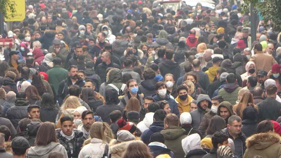 <p>Eğitim, iş gibi hayatın birçok alanında duraksamaya neden olan kar yağışının ardından güneş az da olsa yüzünü gösterdi. </p>
