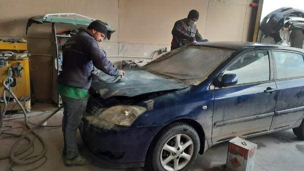 <p>‘KAR LASTİĞİ OLMAYAN, ACEMİLER YOLA ÇIKMASIN’</p>

<p>Sanayide yoğunluk olduğunu söyleyen kaporta ustası Kerim Şahin ise, “Bir hafta önceye kadar sanayi normal şekilde çalışırken, kar yağdığı şu 3-4 günden beri gelen araçlarda artış var. </p>
