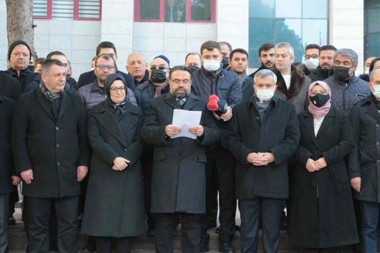 <p>AK Parti Balıkesir İl Başkanlığı, gazeteci Sedef Kabaş ile CHP milletvekilleri Engin Özkoç ve Aykut Erdoğdu hakkında suç duyurusunda bulundu.</p>