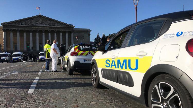 Paris’te düştüğü yerden 9 saat kaldırılmayan adam donarak öldü