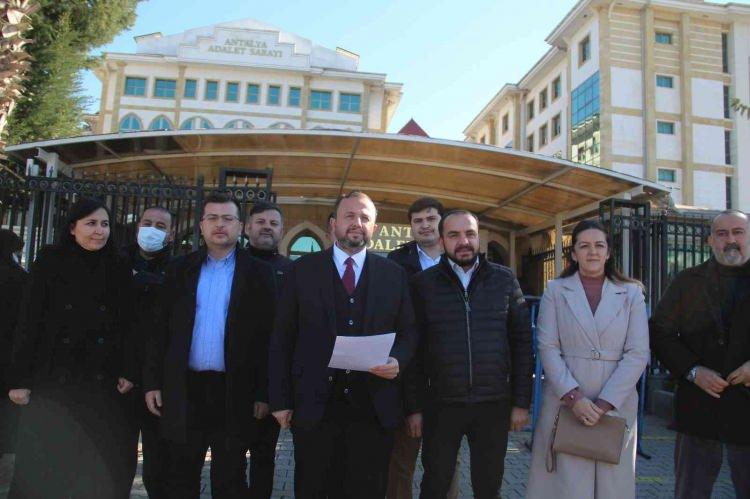 <p>AK Parti Antalya İl Başkanlığı, bir televizyon programında Cumhurbaşkanı Recep Tayyip Erdoğan’a yönelik ifadeleri nedeniyle, Sedef Kabaş ile programa katılan CHP’li Engin Özkoç ve Aykut Erdoğdu hakkında suç duyurusunda bulundu.</p>