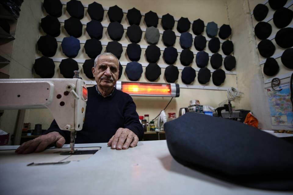 <p>Önceden ustalar bize işi göstermezdi. Artık mesleğe kimse girmiyor. Bu dükkanda tek başıma çalışıyorum. </p>
