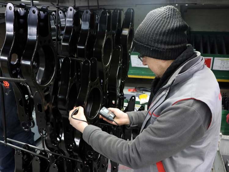 <p>Fabrikayı kurduk işlerimiz güzel gitti, sonra Sakarya Hendek'te bir fabrika kurduk. Aksaray ve akabinde de Gebze Organize Sanayi Bölgesi'nde fabrikamızı açtık. 500 çalışanımız var." diye konuştu.</p>
