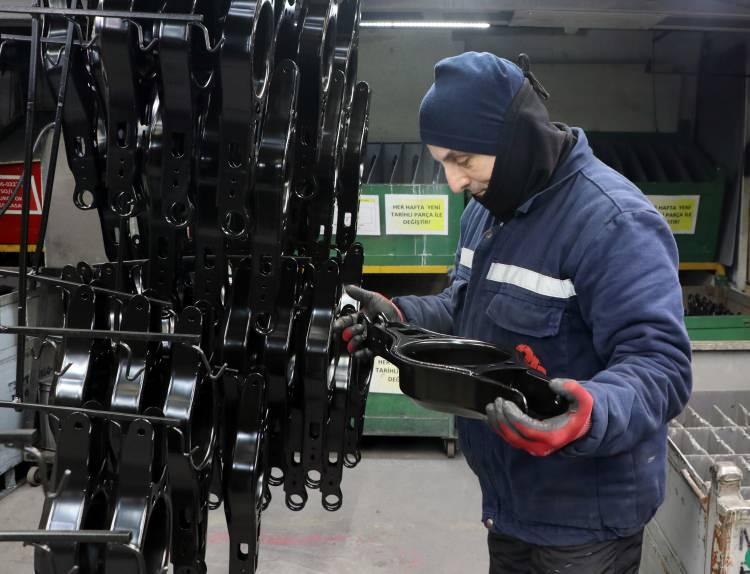 <p>Hedeflerinden bahseden Karakaya, "Nasip olursa bu yıl veya 2023'te İzmit'e bir fabrika daha kuracağız. 2023'te holdingleşme yolunda ilerleyip şirketimizin Türkiye ve dünyada sayılı bir marka olmasını amaçlıyoruz. Dünya markalarına iş yapıyorum otomotiv sektöründe, ben ve kardeşlerim, ailemizle gurur duyuyoruz." dedi.</p>
