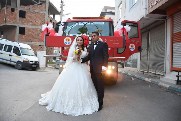 <p>Allah onlardan razı olsun. Mutlu günümüzde vatandaşların el salması ve sevgi gösterisi bizleri memnun etti." dedi.</p>