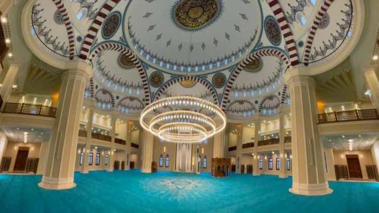 <p>Şükrü Kabukçu, camilerin sadece namaz kılınan mekanlar olmadığını, insanların buluştuğu, sohbet edebildiği, kültür değerlerinin paylaşıldığı müstesna yerler olduğunu anlattı.</p>

<p> </p>
