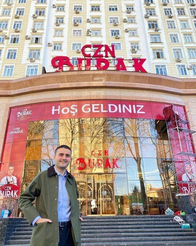 <p><span style="color:#800080"><strong>Son yaptığı video paylaşımıyla hem kilolu halini hem de son zayıf halini sevenlerinin beğnesine sundu.</strong></span></p>