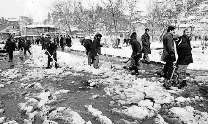 <p>1969 tarihinde şiddetli bir kış daha yaşandı. Büyükçekmece Gölü, Küçüksu ve Kağıthane dereleri ile Elmalı Barajı tamamen dondu.</p>

<p> </p>
