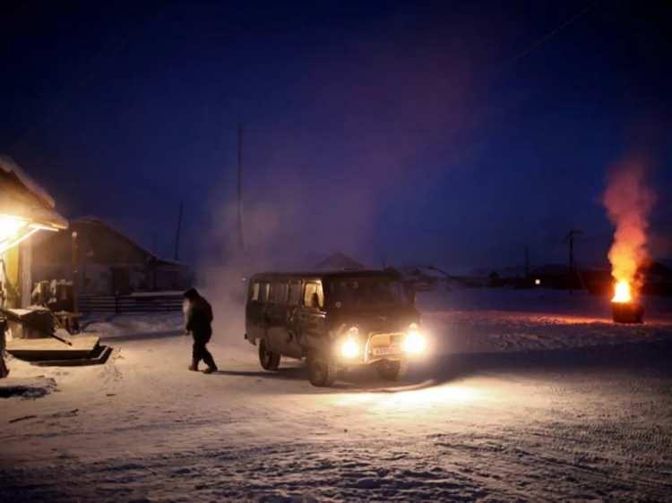 <p>Kuzey Kutup Dairesi'nin 350 kilometre güneyindeki Oymyakon Köyü'nde 1926 yılında ölçülen -71.2 derece, Kuzey Yarınmküre'de ölçülen en düşük sıcaklık olma özelliğini taşıyor.</p>
<p> </p>