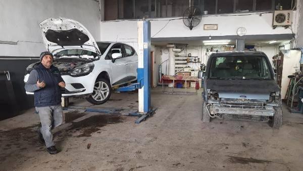 <p>u havalarda araç kullanmamak lazım. Biraz daha dikkatli olmamız gerekiyor, hatta kar lastiği ve zincir olmadan yola çıkılmaması gerekiyor. Biz bugün 5-6 araç tamir ettik. Hemen hemen kaporta işi yapan her dükkanda kazalı araç tamiratı yapılıyor. Diğer dönemlere göre sayımız yükseliyor kar yağışıyla birlikte. İnsanlar mümkün olduğu kadar toplu taşıma kullansınlar” dedi.</p>