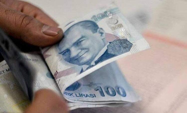 <p>676 LİRA DAHA FAZLA NET MAAŞ! </p>
<p>Brüt 8 bin lira ücreti olan bir çalışan, önümüzdeki hafta yeni yılın ilk ücretini banka hesabında 6 bin 395 lira olarak görecek. Eğer istisna olmasaydı 5 bin 719 lira net maaş alacakken yeni vergi istisnasından dolayı ‘676 lira daha fazla net maaş’ elde etmiş olacak. Bu avantajın nedeni; 638 lira daha az GV’ nin ve 38 lira daha az DV’ nin çalışanın bordrosunda hesaplanacak olması... İşveren maliyetinden de bahsetmek gerekirse; ocak ayında brüt 8 bin lira ücret için, 9 bin 400 liralık işveren maliyeti oluşacak ve 12 ay boyunca bu tutarda bir değişiklik olmadan aynı maliyet geçerli olacak.</p>