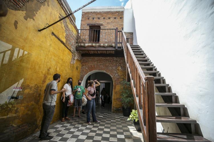 <p>Minimal ev, bugün Zanjon de Granados isimli içinde tarihi yer altı tünellerinin bulunduğu kompleks bir müzenin parçası olarak ziyaretçilerini karşılıyor.</p>

<p> </p>
