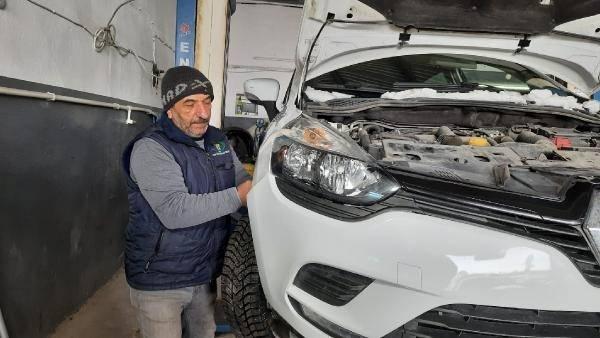 <p>‘BU HAVALARDA ARAÇ KULLANMAMAK LAZIM’</p>
<p>Kaporta ustası Mustafa Yazıcı kar yağışıyla birlikte kazaların arttığını belirterek, “Sanayiye gelen araçların sayısında artış var. İşlerimiz 2- 3 kat arttı. Artışın en önemli sebebi de kar yağışı ve buzlanma. B</p>