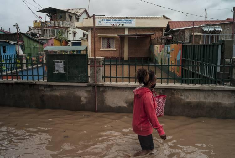 <p>Meteoroloji servisleri, Hint Okyanusu'nda önümüzdeki günlerde gerçekleşebilecek başka bir fırtına konusunda uyarıda bulundu.</p>
