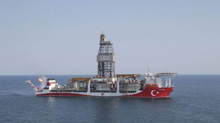 <p>Türkiye'nin toplamda 540 milyar metreküp doğal gaz keşfettiği Karadeniz'de, Yavuz sondaj gemisinin mart sonunda ilk görevine başlaması öngörülüyor. Böylece, Türkiye'nin üç dev sondaj gemisi Karadeniz gazının 2023'te kullanıma sunulması için eş zamanlı çalışma yürütecek.</p>

<p> </p>
