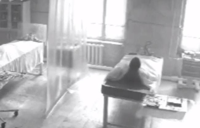 <p>Bir kesim videonun gerçek olmadığını belirtti. Kısa sürede hızla yayılan video sosyal medyada viral oldu.</p>

