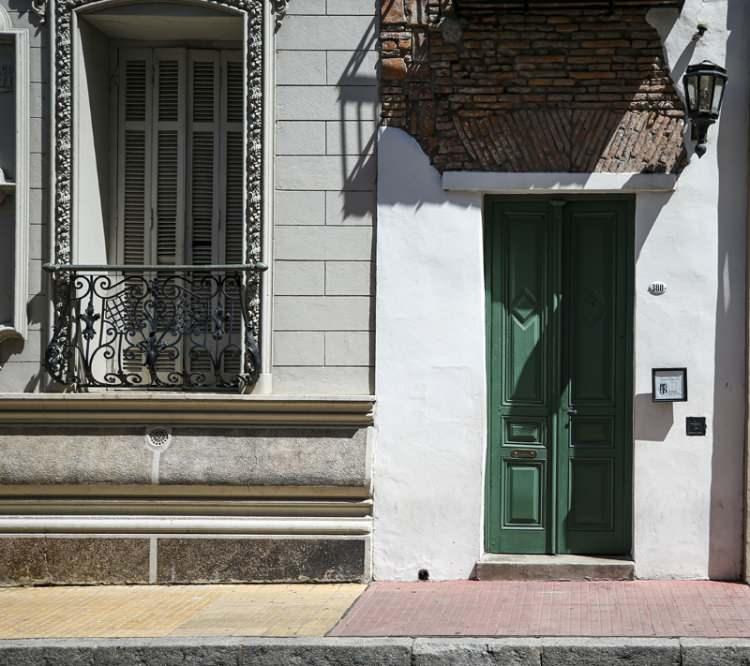 <p>Arjantin'in başkenti Buenos Aires'te, 2,3 metre genişliğindeki "La casa minima/Minimal Ev" şehrin en dar evi olma özelliğini taşıyor.</p>
