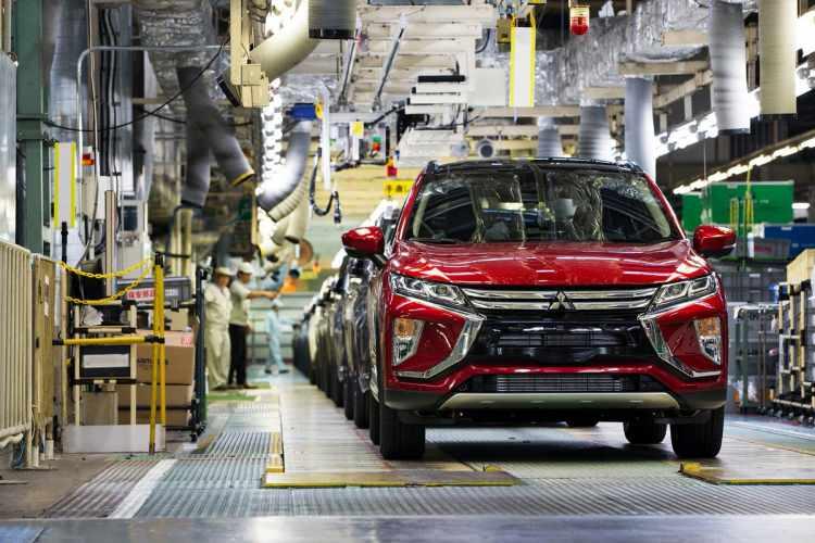 <p><strong>REKABET KIZIŞIYOR</strong></p>
<p>Rekabetin giderek arttığı elektrikli araç sektörünün en güçlü markası olan Tesla, geçtiğimiz Çarşamba günü yaptığı açıklamada 2022 itibariyle teslimatlarını her yıl yüzde 50 artıracağını öngördüğünü duyurmuştu.</p>