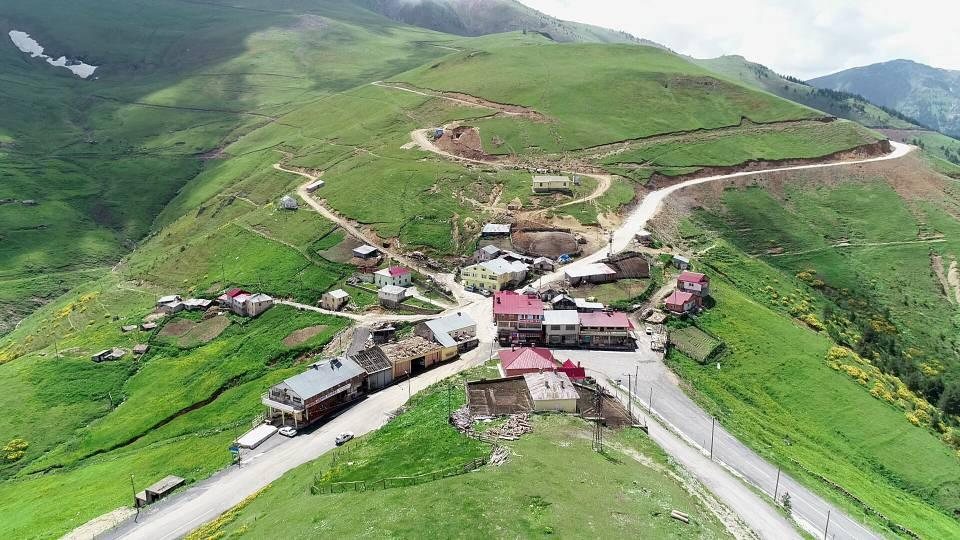 <p>Seyahat süresi otomobiller için 10 dakika, ağır tonajlı araçlar için 60 dakika azalacak. Böylece zamandan 18,6 milyon TL, akaryakıttan 39,5 milyon TL olmak üzere yıllık toplam 58,1 milyon TL tasarruf sağlanacak. </p>