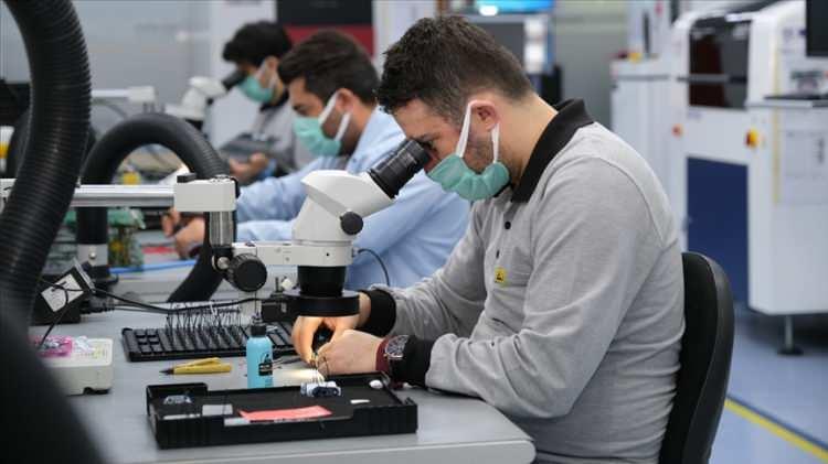 <p>Uzaktan yönetilebilen bu yeni nesil bataryanın test ve ticari versiyonlarının ilk kurulumu Türkiye’nin lider operatörü Türk Telekom’un canlı şebekesinde başarıyla yapıldı.</p>