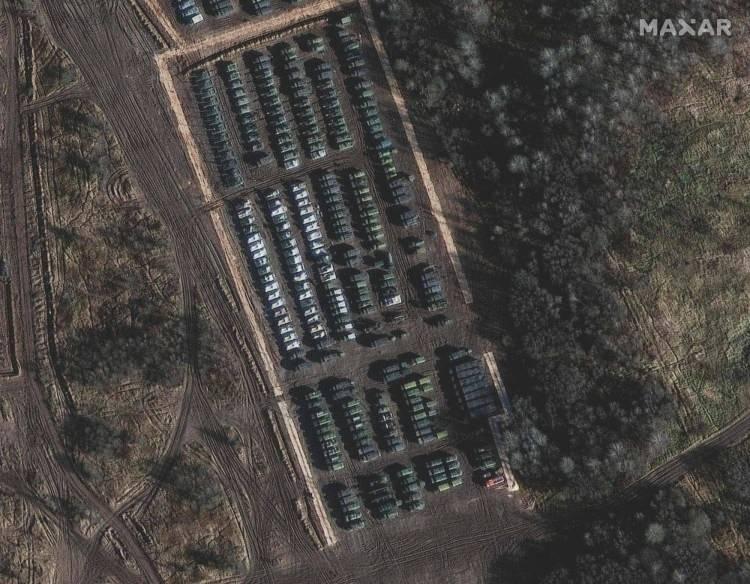 <p>Yanukoviç'in, gösterilerin büyümesi üzerine, Şubat 2014'te ülkeden kaçmasının ardından ülkenin doğusundaki Donbas bölgesinin Donetsk ve Lugansk şehirlerinde Rusya yanlısı ayrılıkçılar sözde bağımsızlıklarını ilan etmişti.</p>