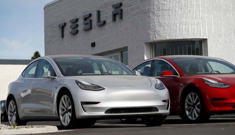 <p>Bu tesislerin, dikkatlerini elektrikli araçlara çeviren geleneksel otomobil üreticilerinin yeni rekabetiyle karşı karşıya kalsa bile, Tesla'nın üretimini önemli ölçüde genişletmesine yardımcı olması bekleniyor.</p>

<p> </p>
