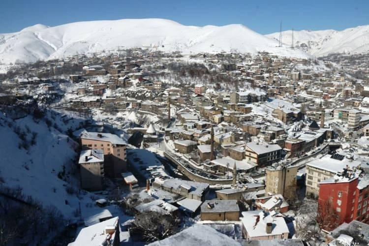<p><strong>BİTLİS</strong><br />
<br />
<br />
Bitlis genelinde kar yağışından dolayı hamile ve engelliler 1 gün idari izinli sayılacak.<br />
 </p>

<p>Bitlis Valiliğinden yapılan açıklamada, "Olumsuz hava koşulları nedeniyle Bitlis genelinde, kamu kurum ve kuruluşlarında çalışan hamile ve engelli personelin 24.01.2022 Pazartesi günü 1 gün idari izinli sayılmalarına karar verilmiştir" denildi.</p>
