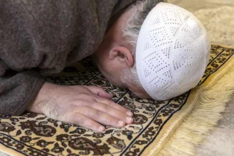 <p>Kişi kendine ve diğer Mü'min kardeşlerine hattâ isim zikrederek dualar etmeli.</p>
