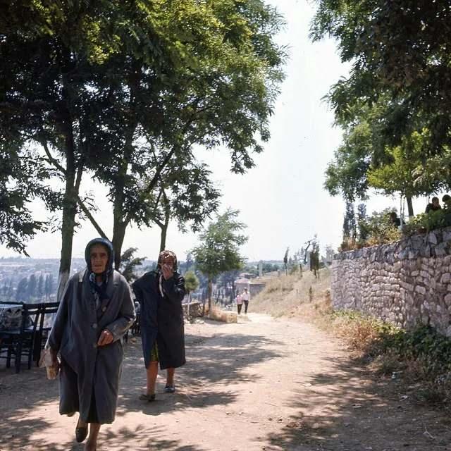 <p>Türkiye'de sizleri nostalji bir yolculuğa çıkmaya ne dersiniz? 1971'li yıllarda İstanbul'un en bilinen yerleri nasıldı?, insanlar nasıl giyinirdi? İşte bu soruların cevabını verecek fotoğraflar...</p>
