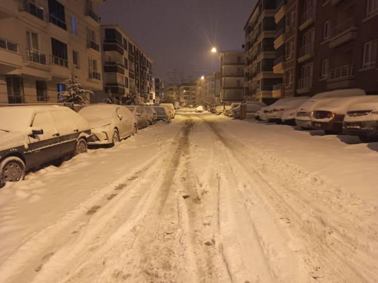 <p> Sabah da http://kartakip.ankara.com.tr'den yolların durumunu kontrol etmeden lütfen trafiğe çıkmayın" uyarısında bulundu. </p>