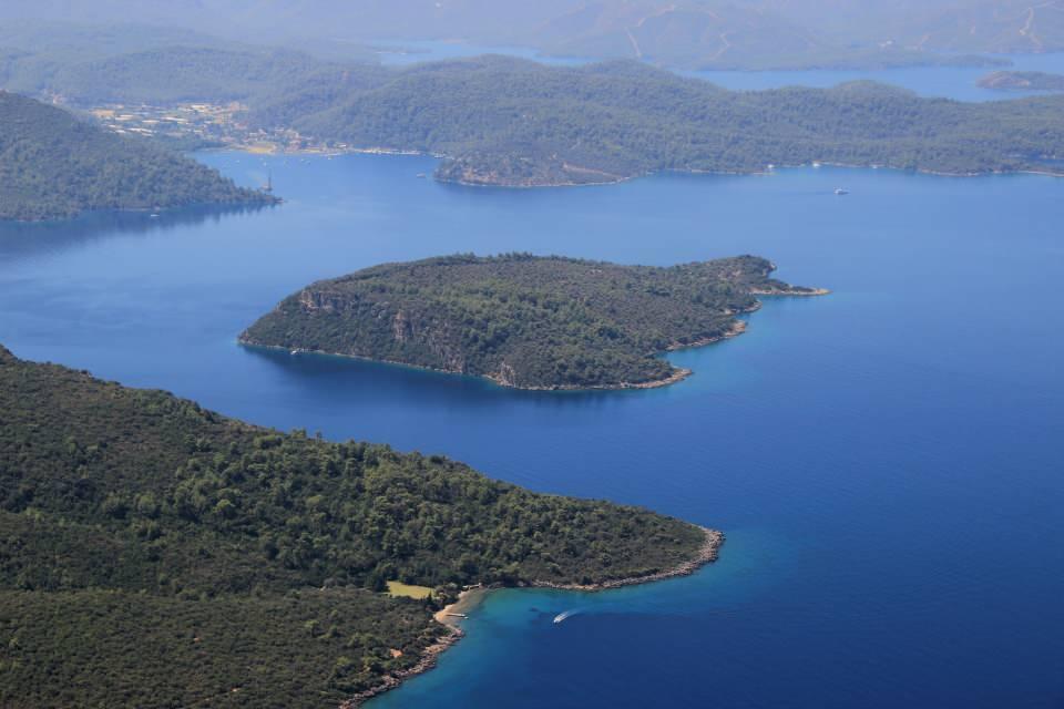 <p>Bu çalışmalar içinde deniz altı temizliği, deniz koruma alanlarındaki yasa dışı balıkçılığın engellenmesi, foklar ve kum köpek balıkları ile ilgili yapılan çalışmalar var. Kum Köpekbalıkları ile ilgili 7/24 online olarak izlenen Çevre, Şehircilik ve İklim Değişikliği Bakanlığı ile birlikte yürüttüğümüz çalışma var. Tarım ve Orman Bakanlığı ve Sahil Güvenlik ile yasa dışı balıkçılığı önleme çalışmalarımız var” dedi.</p>

<p> </p>
