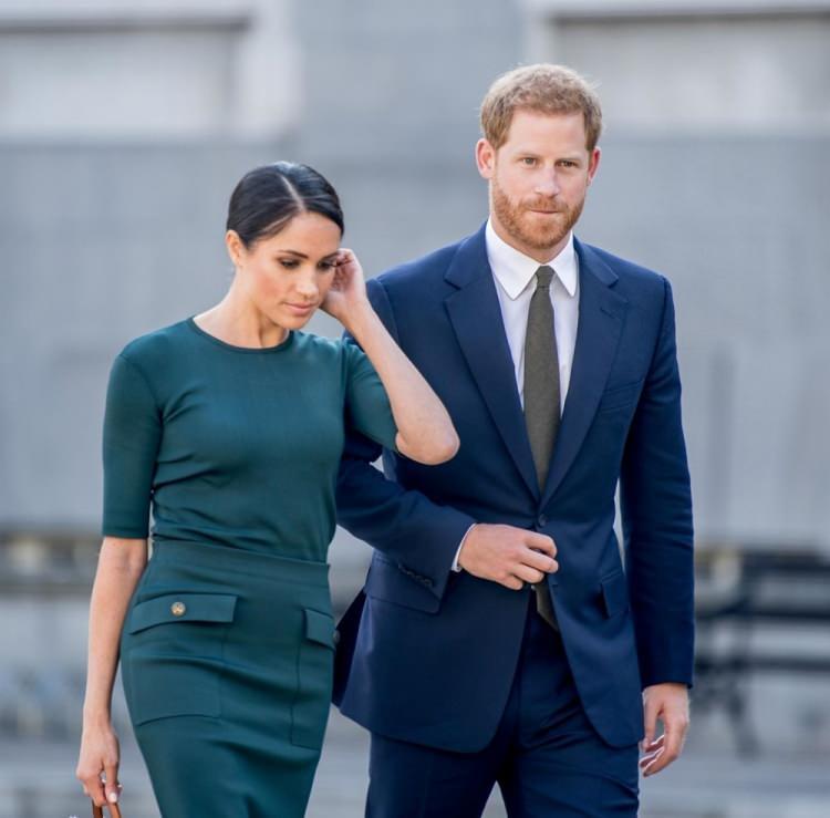 <p><strong><span style="color:#800080">Spotify'ın bu konuyla yakından ilgilenmesi gerektiğini bekleyen Sussex'ler açıklamalarının devamında şu sözleri kullandı:</span></strong></p>