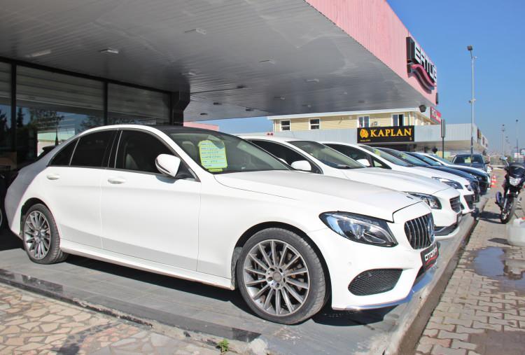 <p>Alınacak otomobiller için de ederinin yarısı fiyatlar teklif ediliyor. Yani burada müşteriye satmayın mesajı verilmek isteniyor.<br />
<br />
Bu durumu değerlendiren analistler mevcut düzenin bu şekilde yürümeyeceği konusunda hem fikirler.</p>