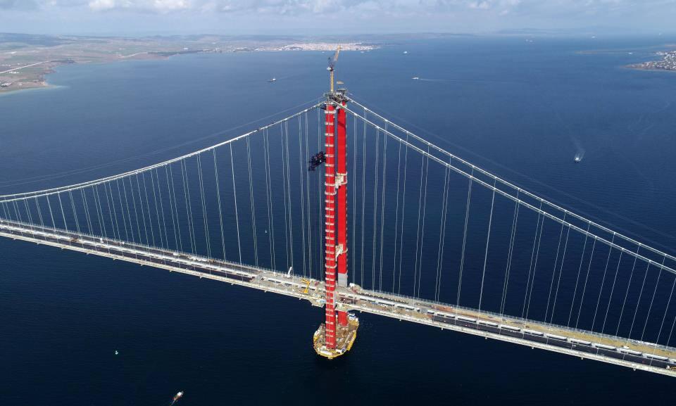 <p>1915 Çanakkale Köprüsü'nün de bulunduğu otoyol tamamlandığında İstanbul'u Çanakkale'ye, sonrasında da Kuzey Ege'ye bağlayacak Türkiye'nin en prestijli projelerinden biri hayata geçirilmiş olacak.</p>

<p> </p>
