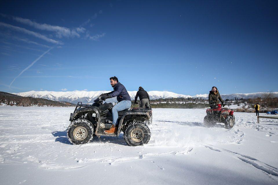 <p>Doğru, çeşitli aktivitelerin yapıldığı tesiste, buzun üstünde ATV safarinin farklı etkinliklerden biri olduğunu vurguladı.</p>

<p> </p>
