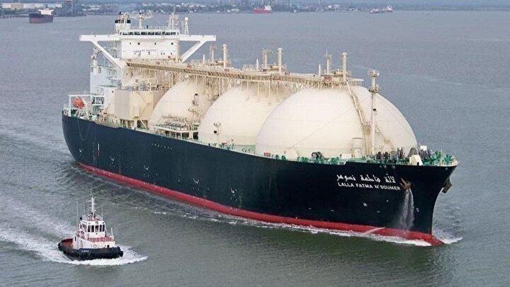 <p>Cezayir'in Arzew Limanı'ndan yola çıkan "Lalla Fatma N'Soumer" adlı sıvılaştırılmış doğal gaz (LNG) gemisi 10 Eylül'de Türkiye'ye ulaştı. Toplam 144 bin 888 metreküp kapasiteli gemi Marmara Ereğlisi LNG Terminali'ne yanaştı.</p>