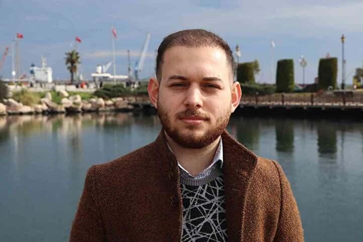 <p>Babası Cumhurbaşkanı'nın ismini yaşatmak istedi<br />
<br />
İsminin veriliş hikâyesini anlatan Samsunlu Recep Tayyip Erdoğan, “İsmim Recep Tayyip Erdoğan. 1988 doğumluyum. Ben 1998 yılı Ekim ayında doğduğumda Cumhurbaşkanımız o zaman İstanbul Büyükşehir Belediye Başkanı iken şiir okuduğu için hapis cezasına çarptırılıyor. Ben Recep ayında doğunca babam 'ismi ile doğdu' diyor. Cumhurbaşkanımızın ismini yaşatmam için Tayyip'i de kendisi ekliyor. Ondan sonra böyle devam ediyor" diye konuştu</p>
