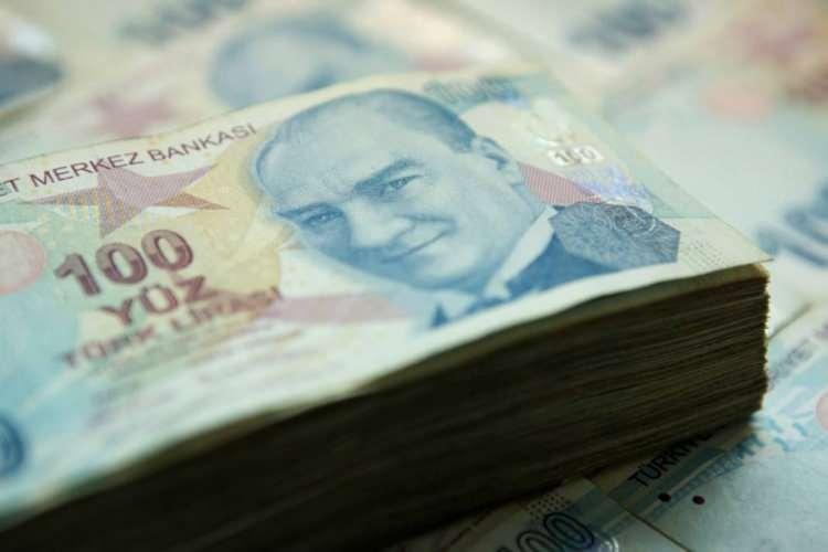 <p><strong>Kurumsal Çocuk Bakım Projesi kapsamında verilen desteğe bütün anneler başvurabiliyor mu?</strong><br />
<br />
<br />
Çocuğun 0-60 ay aralığında olması, annenin bir iş yerinde tam zamanlı, SGK kapsamında çalışıyor olması gerekiyor. Annenin çocuğun düzenli olarak MEB'e bağlı anaokulu, kreş, gündüz bakımevi gibi eğitim kurumlarına göndermesi de koşullar arasında yer alıyor.<br />
<br />
<br />
Hak kazanan anneler 24 ay boyunca 1510 lira kreş desteği alabilecek. Bu desteğe, Ankara, İstanbul, İzmir, Antalya, Bursa, Elazığ, Malatya illerinde yaşayanlar başvurabiliyor.</p>
