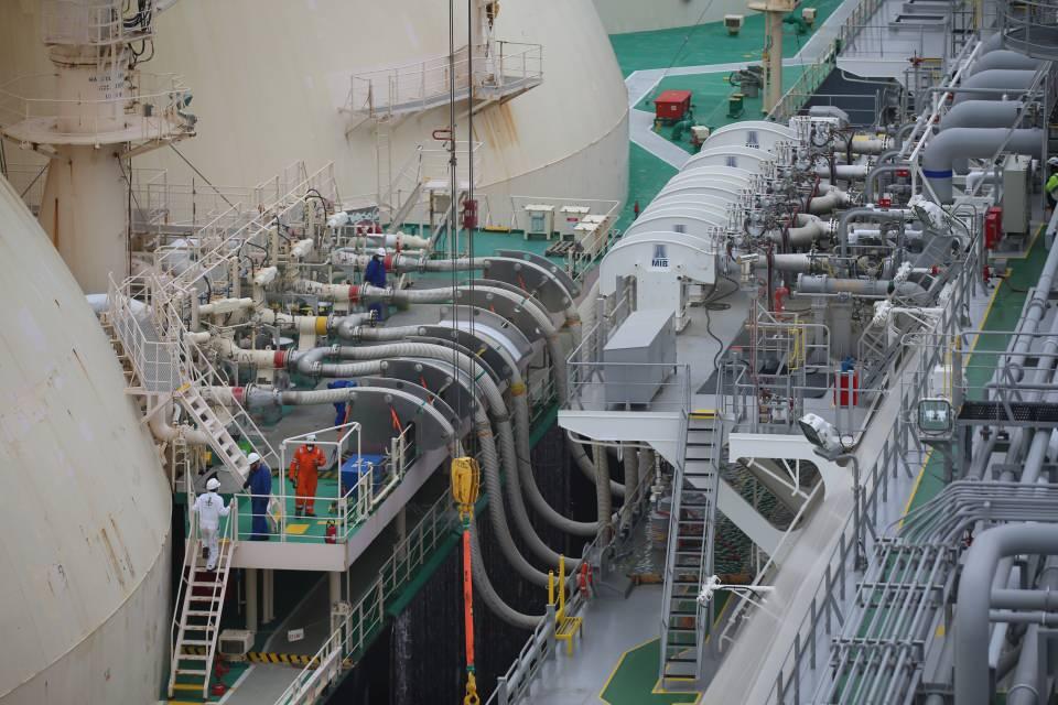 <p>LNG, sistemin sigortası olarak düşünülebilir. Bir yerde, LNG terminali nöbetçi eczane. İstediğiniz anda, anında gazlaştırıyorsunuz ve ulusal şebekeye sevk ediyorsunuz." dedi.</p>
