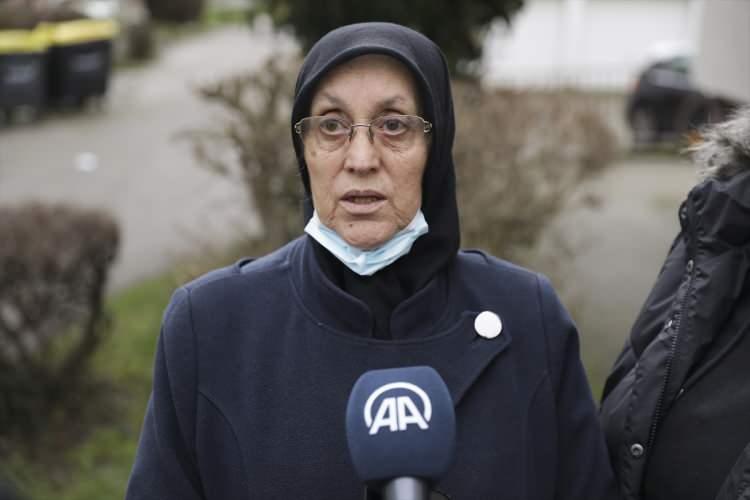 <p>Ambulans görevlilerinin, kendisinin zorlamasıyla babasını Kassel Üniversite Hastanesine kaldırdığını anlatan Demiray, şöyle devam etti:</p>

<p>"Hastanede birkaç işlem yapıldı hatta ilk teşhis midede ülser olduğu yönündeydi. Ancak ardından karaciğerde 6 santimlik bir kitle olduğunu ve yüksek ihtimalle kanser olduğunu ilettiler. Tüm bunlara rağmen acil bir müdahale yapılmadı. Babama iki tane drenaj taktılar. Hatta bir drenaj yerinden çıkmış, iğne vurmadan takmaya çalışmışlar, çok kötü acı çekmiş."</p>
