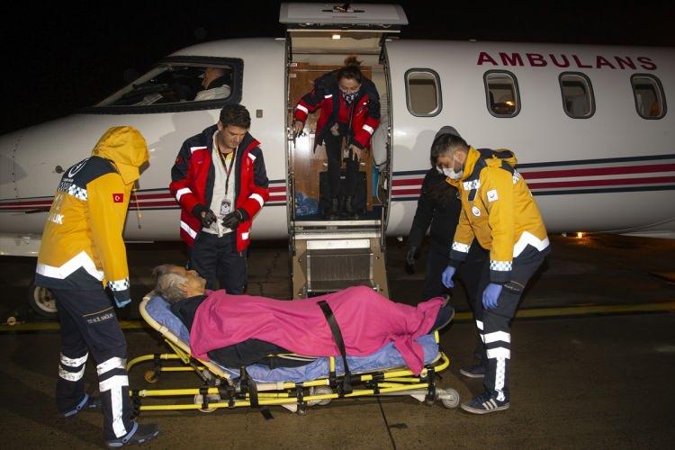 <p>Ambulas uçak ile hasta sevkinin yeni bir örnek olmadığına işaret eden Tunçer, "Ülkemiz Avrupa ve diğer ülkelerde yaşayan ve sağlık problemi yaşayan vatandaşlarına hep el uzattı. İnşallah Ahmet Demiray amcamızın tedavisi olumlu olur, şifa bulur." ifadelerini kullandı.</p>
<p> </p>