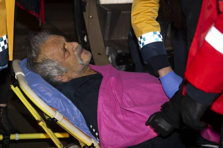 <p>Türkiye'nin sağlık anlamındaki kapasitesinin altının çizilmesini bakımından bu naklin çok güzel bir örnek olduğunu aktaran Tunçer, "Alman muhataplarımız bunun bu kadar hızlı olacağını düşünmediler ama biz bunu sağlayabiliyoruz. Türkiye kamu sağlığı konusunda çok önemli adımlar attı. Burada emeği geçen herkese teşekkür etmek lazım. Herkes seferber oldu, el birliğiyle Ahmet amcamızı yolcu ettik." diye konuştu.</p>

<p> </p>
