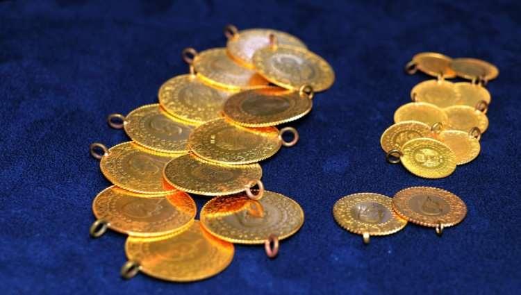 <p>Fed'in şahin açıklamalarının ardından 1.782 dolar seviyesine gerileyen altın, tepki alımlarının ardından yeniden 1.810 dolar seviyelerine geldi. Analistler, merkez bankalarının enflasyonla mücadelede başarılı olamayacağına inanması halinde altında yükseliş yaşanacağını söylüyor.</p>