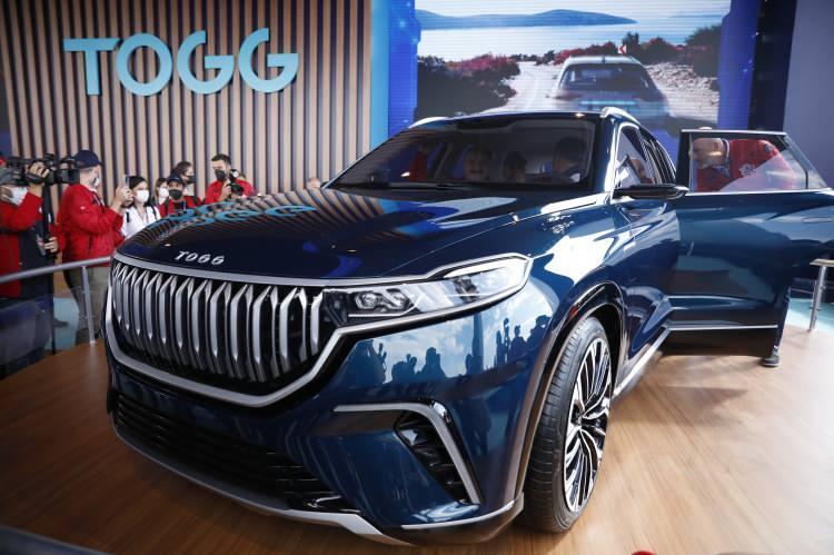 <p><strong>"120 BİNİN ÜZERİNDE YÜZDE 70'İNİ KREDİ ALABİLECEK"</strong></p>

<p>Akben, TOGG'dan sonra şekillenmesi beklenen yeni düzenlemeye ilişkin şöyle konuştu: <strong>"Yerli otomobilimiz de çıktığında bir güncelleme yapacağız. Güncelleme ile birlikte orası biraz daha rahatlayacak. Sayı ile birlikte miktar da var. 120 bin, 300 bin, 750 bin diye dilimler var. O dilimlerde bir güncelleme yaparak, diyelim ilk dilim 120 bin. 120 binin yüzde 70'ini kredi alabiliyorlar. Onları güncelleyeceğiz."</strong></p>

<p>Diğer yandan Akben ayrıca taksit sayısının artırılması ile ilgili de görüşmelerin yapılacağını aktardı.</p>
