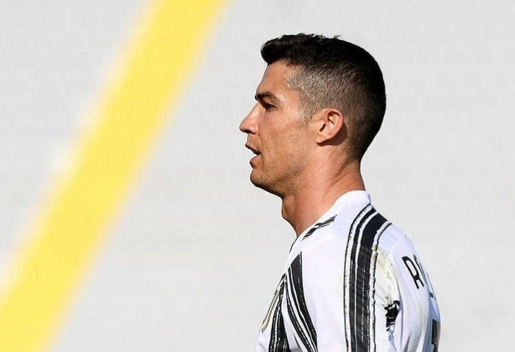 <p>Ronaldo'nun efsane olduğu kulübe geri dönüşü, futbol dünyasında büyük bir heyecan uyandırdı.</p>

