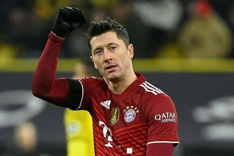 <p>Robert Lewandowski (Bayern Münih) – haftada 350.000 Sterlin<br />
<br />
2020'de FIFA Yılın Erkek Oyuncusu ödülünü almak, Robert Lewandowski'nin kale önündeki acımasızlığının ödülüydü.</p>