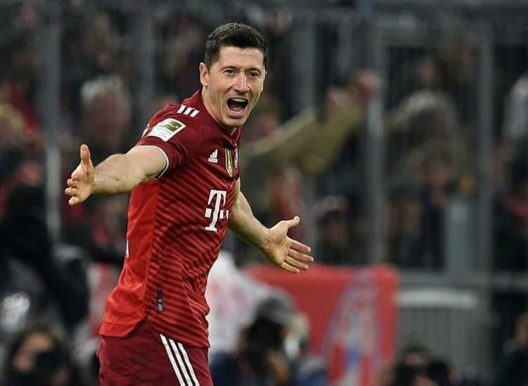 <p>32 yaşındaki forvet, gollerine devam ediyor ve Bundesliga'nın tüm zamanların önde gelen yabancı golcüsü.</p>

